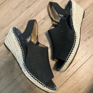 Clarks Unstructured women’s black leather wedge sling back heel. Size 8.5